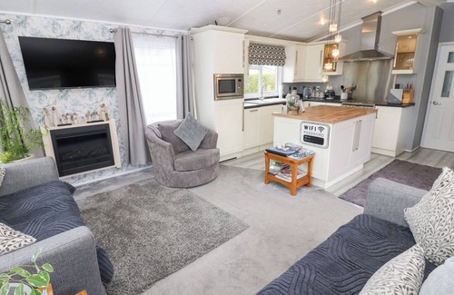 Welton Cottage | A AND C LODGE-PLOT 21, pet friendly, with hot tub in Armathwaite