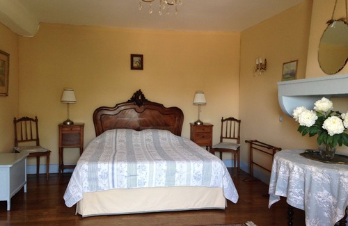 Saint-Etienne-des-Oullieres Other | A Beaujolais winemaker's house + vineyard, a/c, exclusive use of heated pool