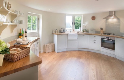 Wadhurst Cottage | A beautiful detached oast house with two bedrooms and two bathrooms situated within easy reach of lo