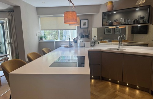 Henley House | A Beautiful River Frontage Townhouse with walled garden, hot tub and fire pit.