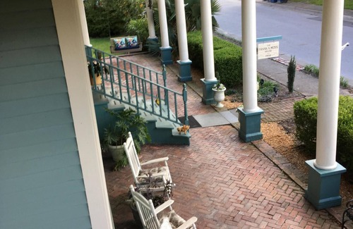 Washington Condo | A beautiful spacious room in a historic house right downtown by the waterfront.