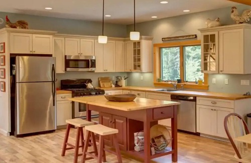 Meredith House | A breathtakingly pristine luxury cabin on 14 private acres