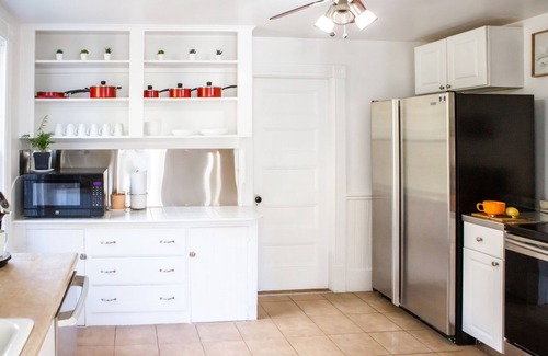 Wakefield-Peacedale House | A/C, Sleeps 12 Short Drive to Beach