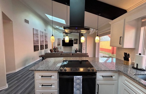 Victoria House | A&C WINDWARD COTTAGE