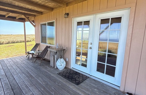 Naalehu Apartment | A charming, secluded, off-grid, quiet and a 180 degree view of the ocean.