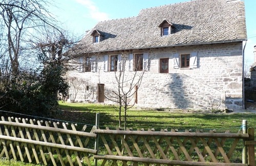 Goulles Cottage | A corner of Corrèze, suitable for relaxing in a quiet little village.