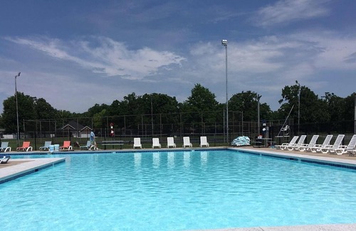 Carl Junction House | A cozy get a way awaits you at 804-A!