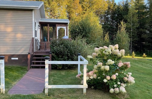 Naufrage Cottage | A Cozy, New, Tucked Away Cottage