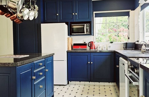 Motueka House | a delightful villa in a quiet location, perfect location from which to explore the Abel Tasman