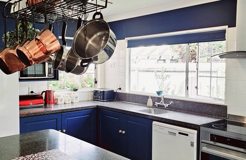 Motueka House | a delightful villa in a quiet location, perfect location from which to explore the Abel Tasman