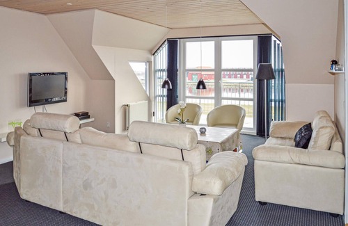 Thorsminde House | A few meters from the harbor quay and in the middle of the idyllic fishing village of Thorsminde lie