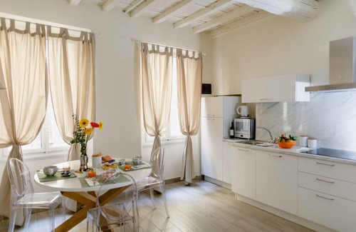 Duomo Apartment | A Few Steps From Duomo Cathedral, Bright and Quiet Apartment w. High Speed Wifi