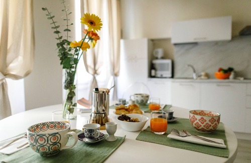 Duomo Apartment | A Few Steps From Duomo Cathedral, Bright and Quiet Apartment w. High Speed Wifi