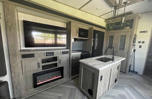 Pinecrest House | A fisherman's dream destination & getaway at a Peaceful Family Friendly Marina