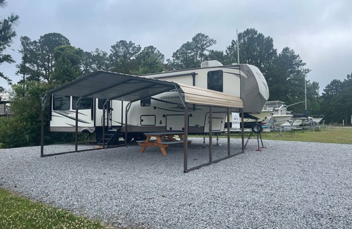 Pinecrest House | A fisherman's dream destination & getaway at a Peaceful Family Friendly Marina