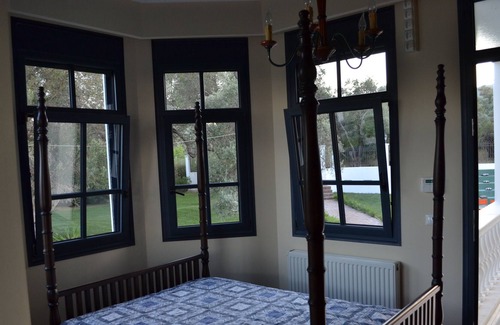 Pirgi Thermis Villa | A four bedroom luxurious villa with pool ideal for families or big parties!