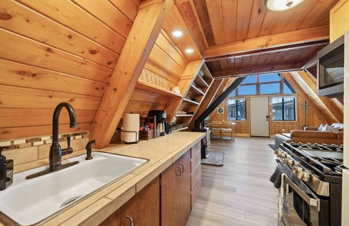 Last Chance House | A-Frame - Hot Tub - Arcade - 35 min to Yellowstone