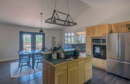 Goldendale House | A-Frame in the Pines! Now Sleeps 12!