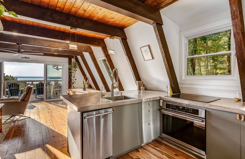 Chittenden County Cabin | A-Frame with lake views! Close to Burlington!