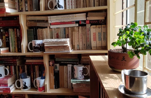 Dich Vong Apartment | A gentle bookworm place