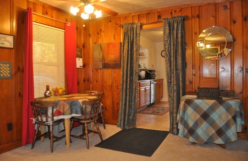 Swannanoa House | A haven in the mountains by the Swannanoa river