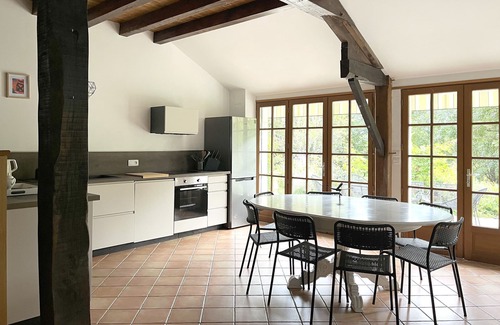 Saint-Felix-de-Bourdeilles Villa | A hidden paradise to find yourself in. Large villa, infinity pool