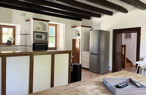 Saint-Felix-de-Bourdeilles Villa | A hidden paradise to find yourself in. Large villa, infinity pool