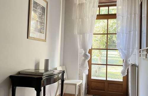 Saint-Felix-de-Bourdeilles Villa | A hidden paradise to find yourself in. Large villa, infinity pool