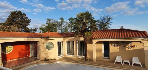 Le May-sur-Evre House | A La Topaze #Gîte calme #3 pers #Piscine privée #Cholet #Wifi haut débit #Préau #Cholet #Parc japonais #Puy du F ou