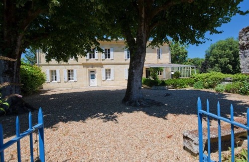 Petit-Palais-et-Cornemps House | A large Manor House with heated pool in the heart of Bordeaux wine country