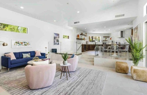 The Mesa House | A+ LOCATION close to downtown in the quiet Mesa enclave! Hot Tub. Fire Pit.