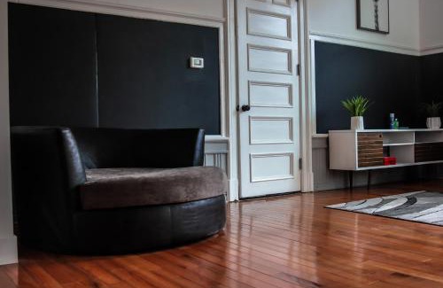 Newtonville Apartment | A Luxurious 5 star Location 2 QUEEN Bed’s TROY