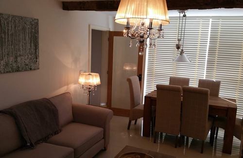 Forsbrook House | A luxury barn conversion 15 mins from Alton Towers