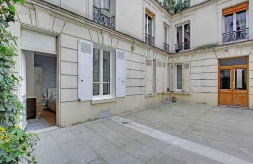 Pigalle Apartment | A Modern Studio in Montmartre