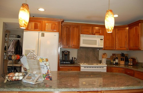 Annapolis House | A most envious location! Home includes a beautiful gourmet kitchen with a dining area and a Guest House with Bedroom and Full Bath!