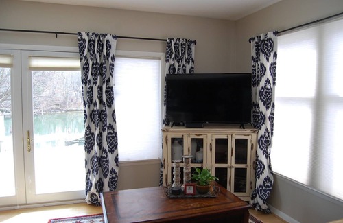 Annapolis House | A most envious location! Home includes a beautiful gourmet kitchen with a dining area and a Guest House with Bedroom and Full Bath!