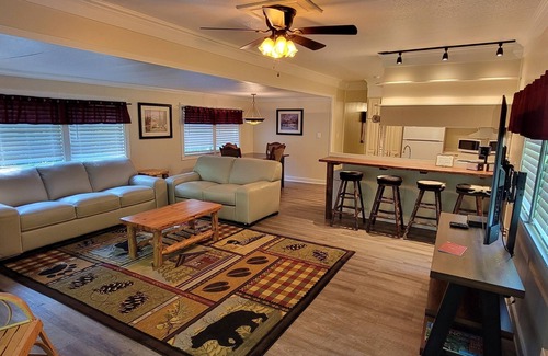 Farmington Cabin | A Perfect Hideaway | 2BR 1BA Hot Tub, Fireplace