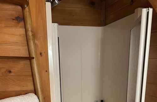 Lyndon Cabin | A Private Retreat Nestled in the Forest