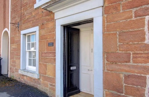 Golspie House | A quaint and quirky 1-bedroom cottage on the Main Street of the coastal village of Golspie.