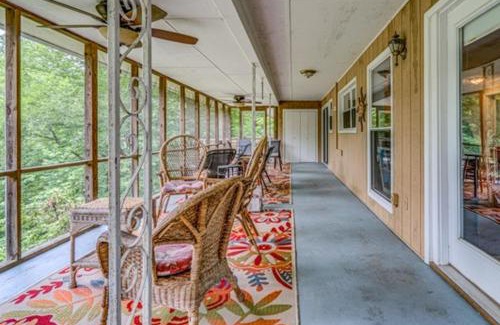 Moneta House | A Quiet Cove