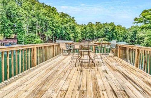 Moneta House | A Quiet Cove