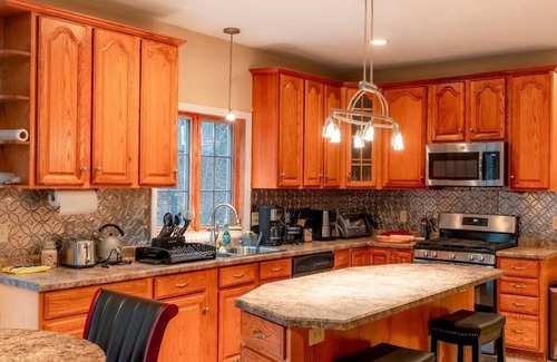 Ware House | A Quiet, Spacious and Private 4 Bedroom house for family reunion and getaway.