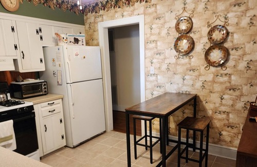 South Boston House | A roomy, comfortable home close to everything.