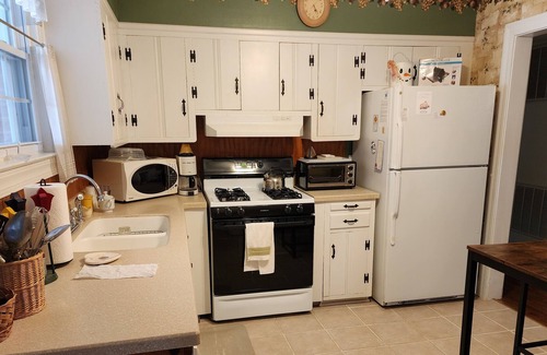 South Boston House | A roomy, comfortable home close to everything.