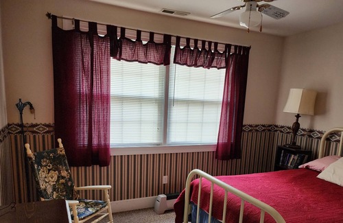 South Boston House | A roomy, comfortable home close to everything.