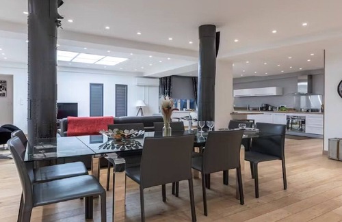 Quartier de la Monnaie Apartment | A SHIMMERING ST GERMAIN JEWEL ON THE BANKS OF SEINE-QUAI DES GRANDS AUGUSTINS