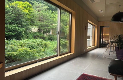 Hida Takayama Onsen Villa | A single building rental with privacy, quiet and security. The 200-square-meter space can comfortably accommodate two to four people. A full range of services tailored to the needs of guests is also available.