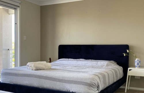 Port Noarlunga South House | A spacious house steps away from the beach close to McLaren Vale