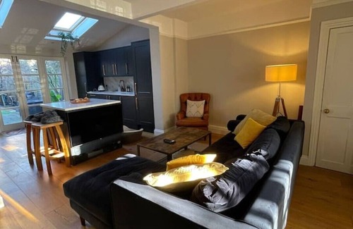 Chiswick Riverside House | A sun-kissed, cozy family home.