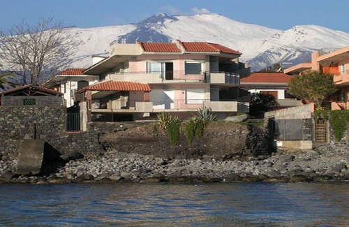 Torre Archirafi Apartment | A TERRACE ON THE SEA